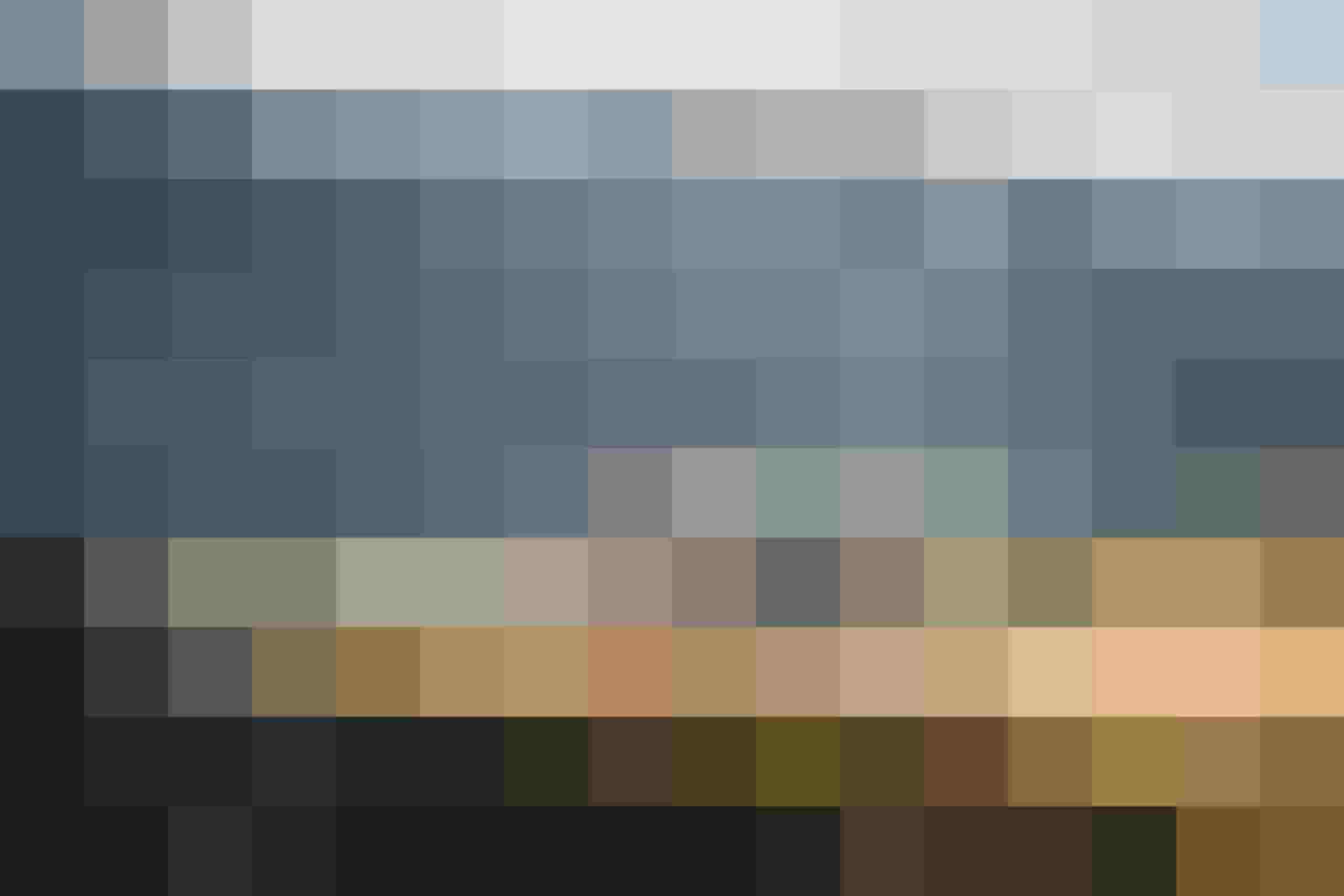 Gruppe beim Wandern mit Blick auf Hohe Tauern und das Tal von Mittersill